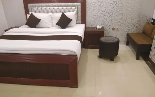 The Rich Hotel