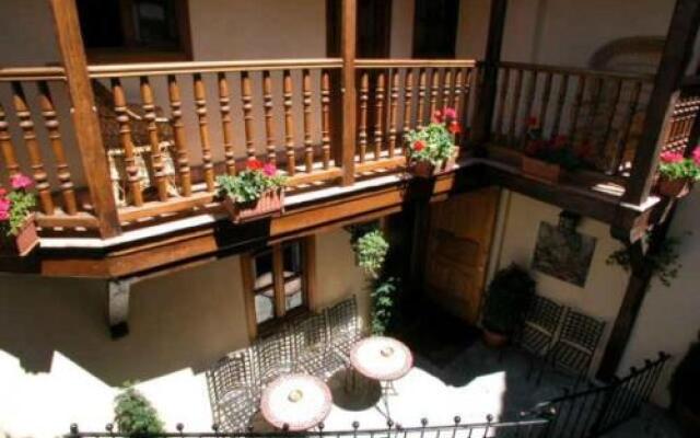 Отель Hosteria La Antigua Потес вид на фасад