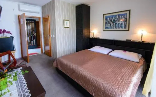 Guest House Carevic