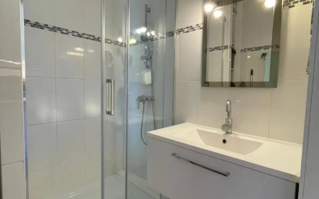 STUDIO 2-3 pers PARKING CLIM VUE PORT ET MER