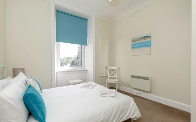 Spacious and Homely One Bedroom Flat in Edinburgh