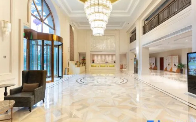 Xianhua Sandalwood Lakeside Hotel