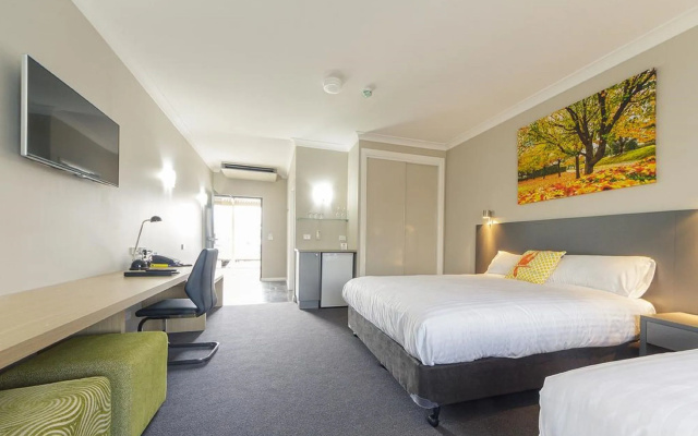 Club Cowra Motel