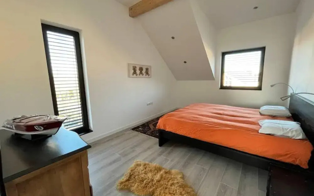 House - Sleeps 8 - Pets Ok - Garden - Parking
