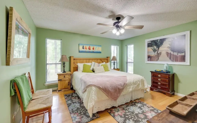 Lakefront Home w/ Kayaks & Dock in Hot Springs!