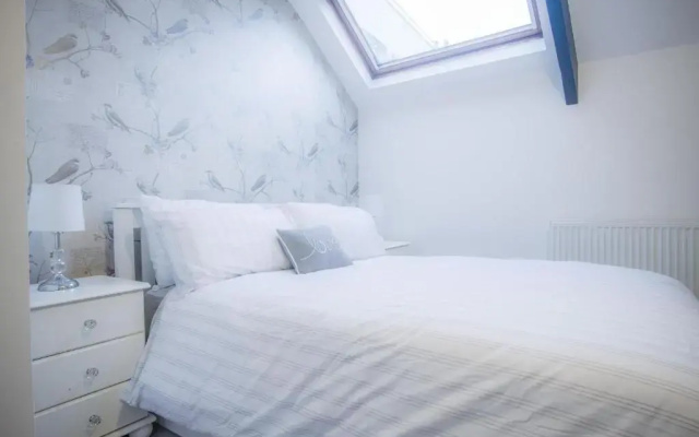 The Penthouse At The Mews - 2 Bedroom Apartment - Tenby