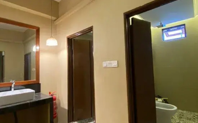 Anggun Lodge Private Room with Sharing Bathroom