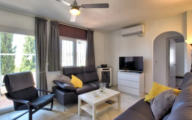 Alluring villa in Benalmádena with private pool