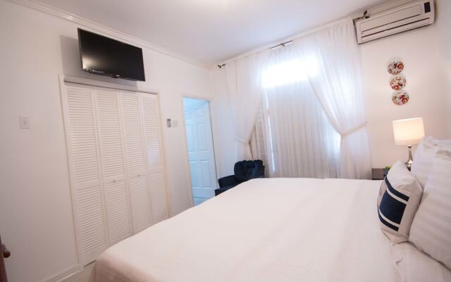 Апартаменты Cattleya's New Kingston Guest Apartment комната для гостей