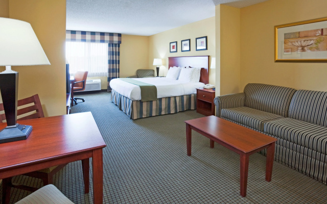 Holiday Inn Express & Suites Vadnais Heights by IHG