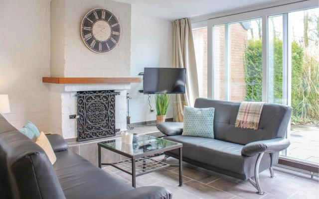 Awesome Home in Bruinisse With 3 Bedrooms and Wifi