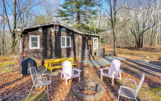 Mtn Views + On-site Hiking Trails: Catskills Cabin