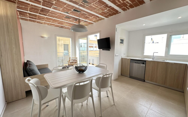 Arago 271 in Roses With 2 Bedrooms and 2 Bathrooms