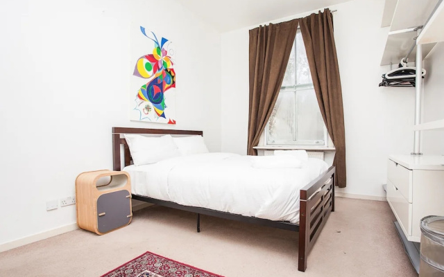 Bright & Spacious 2 Bed w/ Terrace near City Centre