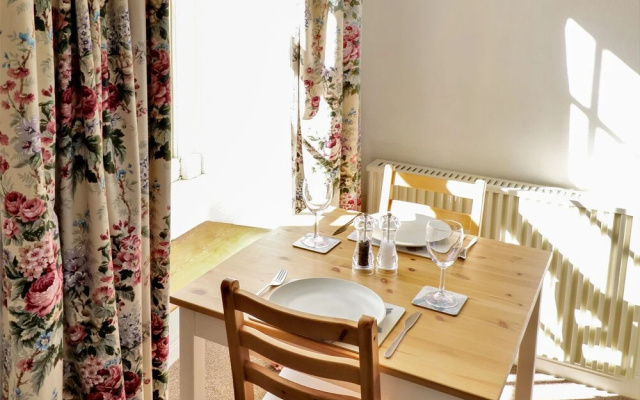 Flat 1, Camelford