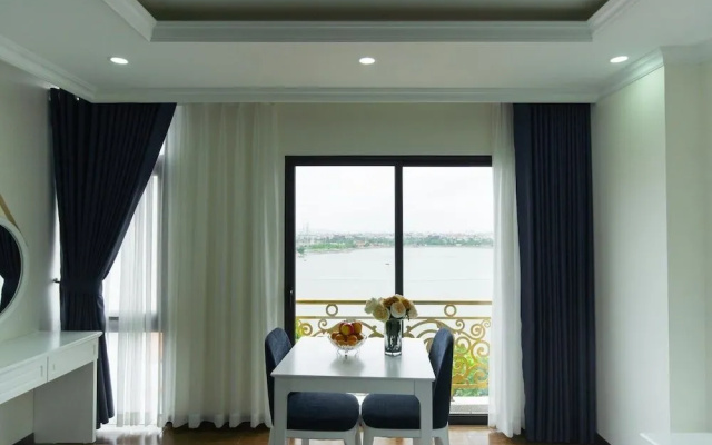 Queenie Hotel