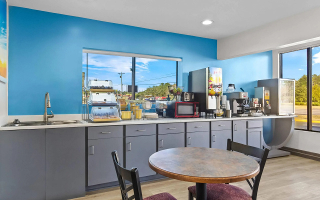 Days Inn by Wyndham Ocean Springs