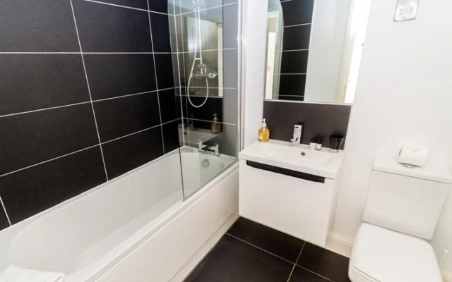 London Bridge Apartment