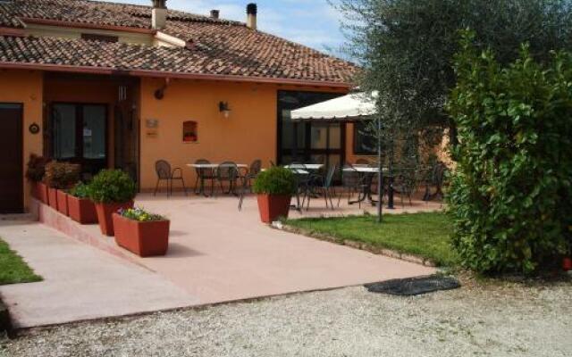 Отель Agriturismo Nuvolino - Guest House Монцамбано вид на фасад
