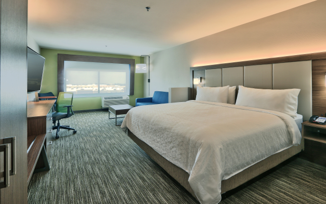 Holiday Inn Express & Suites Albuquerque East by IHG