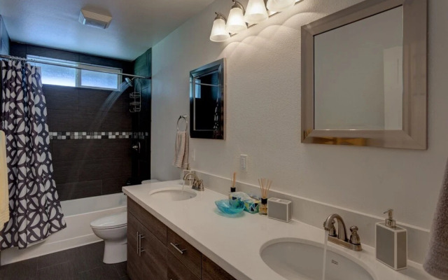 Hale O'hia Lehua 3 Bedroom Home by RedAwning