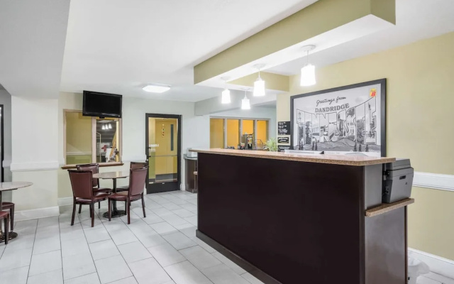 Super 8 by Wyndham Dandridge