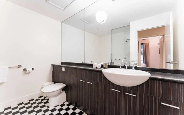 Chic 1-bed in East Melbourne With Gym & Pool