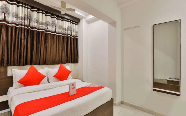 OYO 13141 Aniket Inn