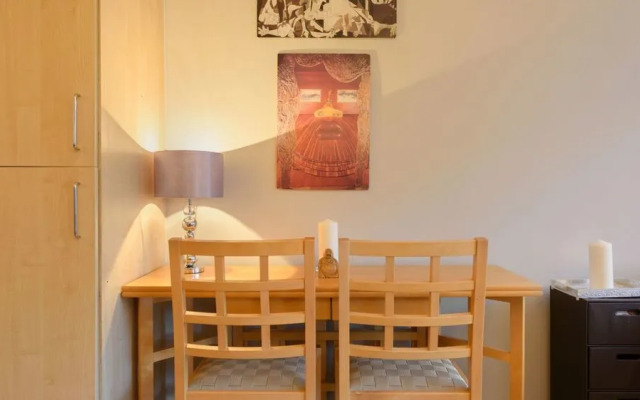 Convenient Oxford Street 1BR Flat