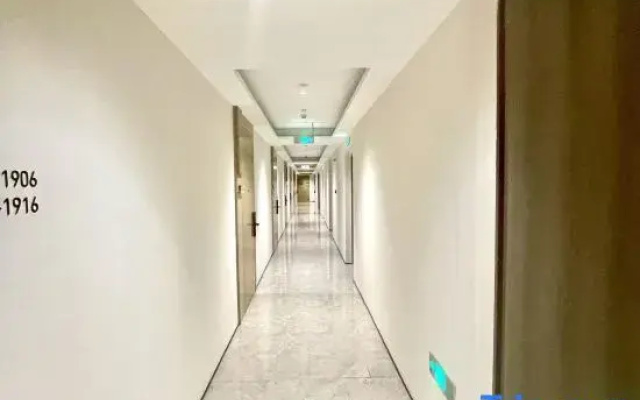 Yingyi Light Luxury Apartment (Gongbei Port Fuhuali Store)