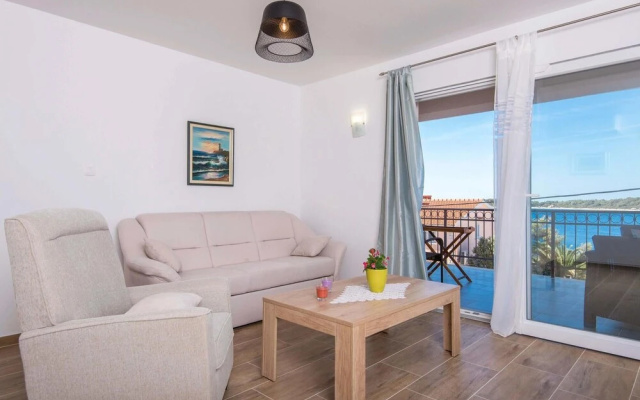 Stunning Home in Nova With Wifi and 3 Bedrooms