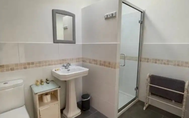 1-bed Sunny Studio Apartment in Tregony, Truro