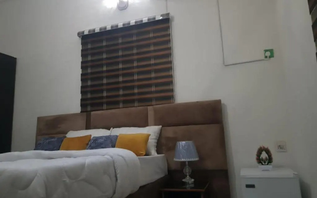 E Kenora Apartment
