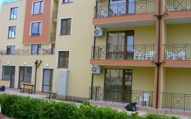 Отель Suite Kremena Болгария, Свети Влас - отзывы, цены и фото номеров - забронировать отель Suite Kremena онлайн вид на фасад