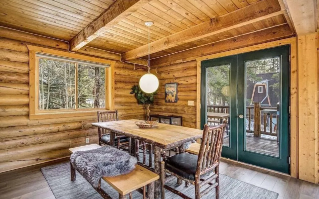 Blue River Hideaway by Boutiq
