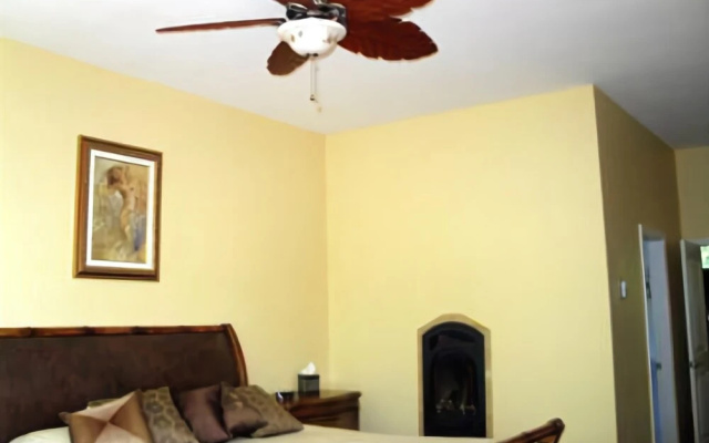 Edgewater Estate - Five Bedroom Home