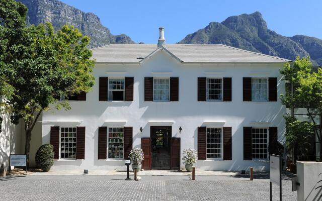 Vineyard Hotel вид на фасад