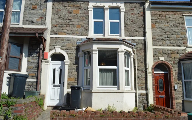 Charming 2 Bedroom House With Terrace