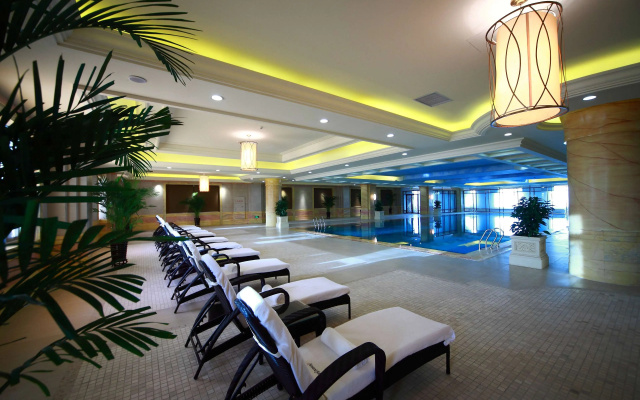 Howard Johnson by  Domando Plaza Wulanchabu