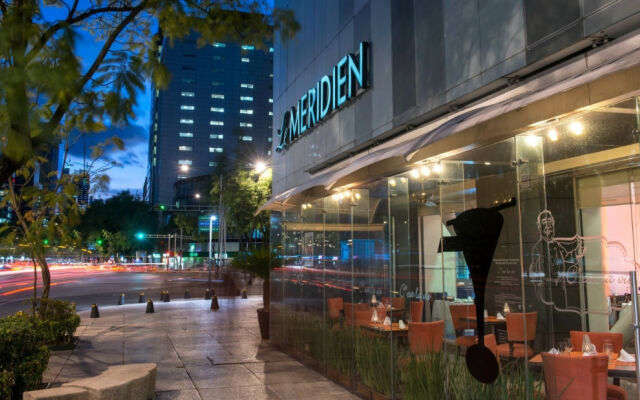 Отель Embassy Suites Mexico City Reforma Мехико вид на фасад