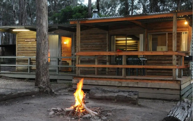 Lakes Entrance Log Cabins