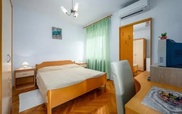Ferucio House with Apartments