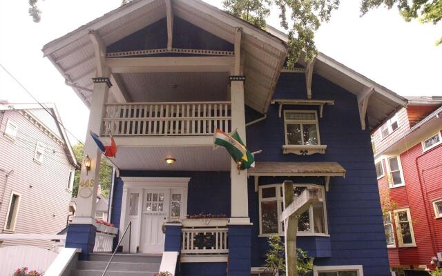 Отель Cambie Lodge B&B Канада, Ванкувер - отзывы, цены и фото номеров - забронировать отель Cambie Lodge B&B онлайн вид на фасад