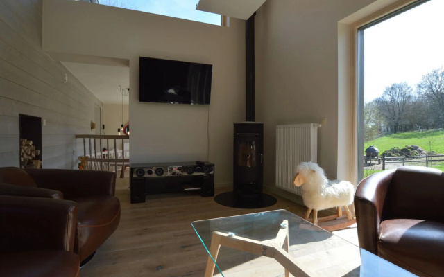 Chic Retreat Near Lake & Fens