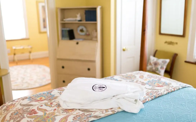 1810 Emerson House Bed & Breakfast - Adults Only