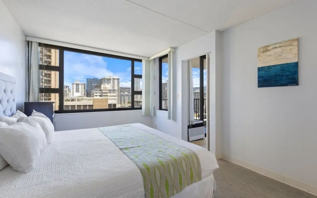Deluxe Ocean and City View Waikiki Banyan Condo, Free Parking & Wi-Fi