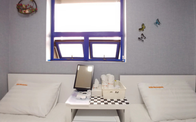 Road Myeongdong Guesthouse