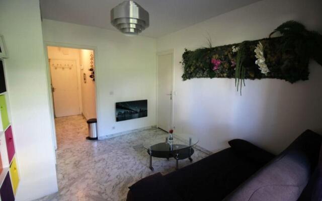 Отель Nice Booking - Orchidée Calme Piscine Balcon Ницца комната для гостей