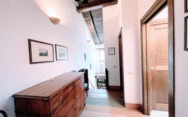 Vicolo - Sleeps 5 With air Con, Wifi, Balcony for Dining and Pool