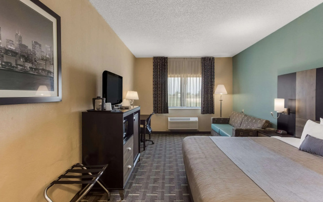 Quality Inn Galesburg near US Highway 34 and I-74